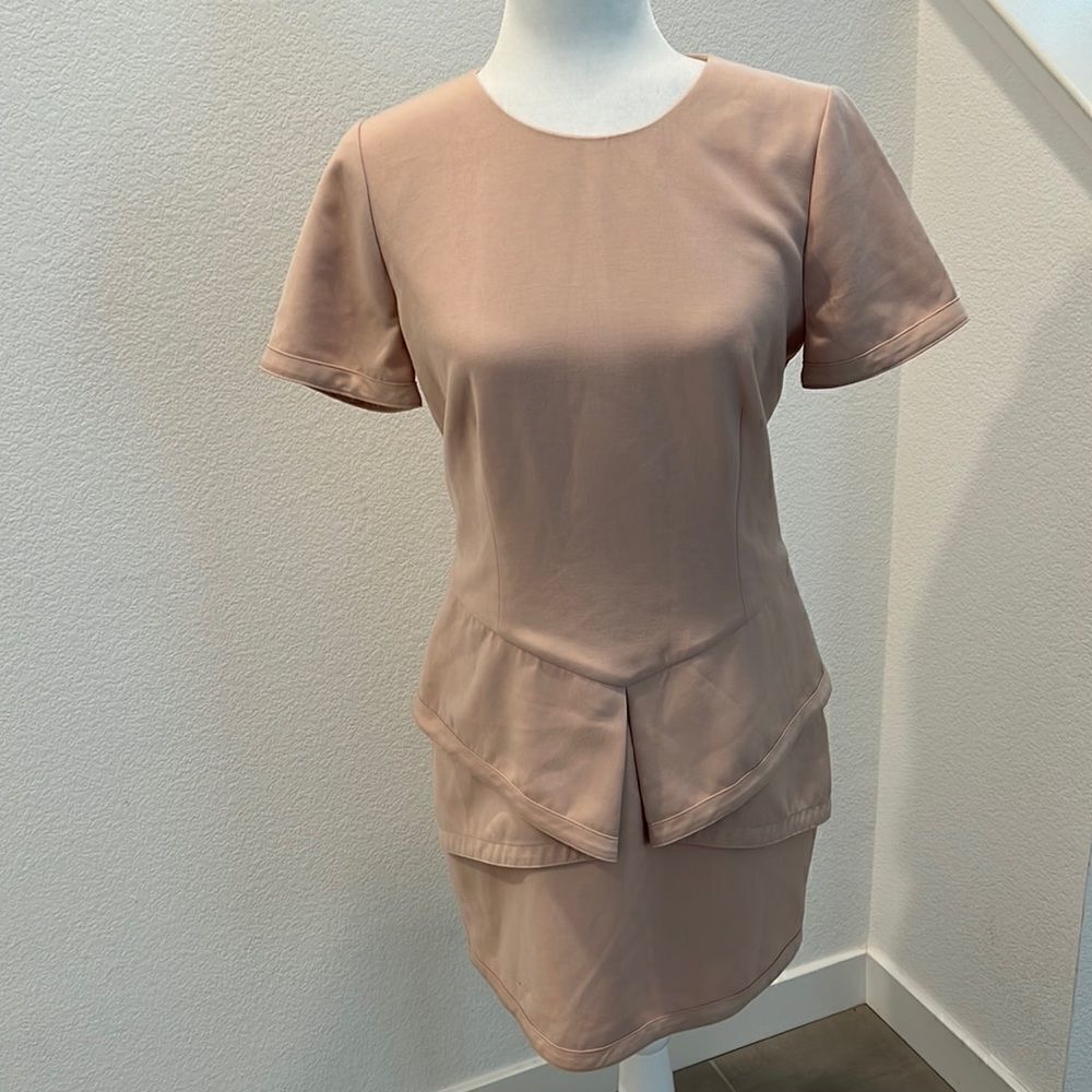 BCBGMAXAZRIAโPeplumย MiniโDress